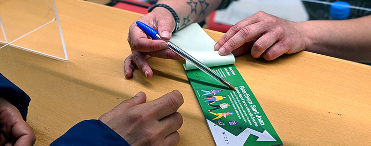 Ja s’han començat a repartir els vals de la campanya 'Reactivem Sant Joan'