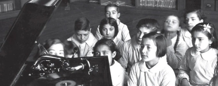 Projecció del documental 'L'hora dels infants', d'Eduard Miguel
