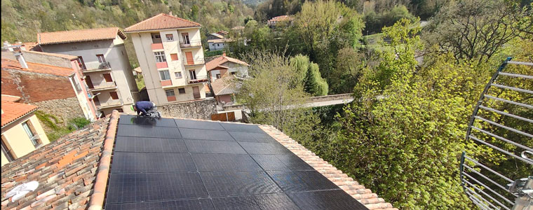 Sant Joan de les Abadesses instal·la dues noves instal·lacions fotovoltaiques a l'Ajuntament i El Palmàs